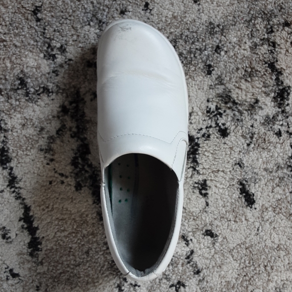 Klogs Nursing Shoes White Slip Resistant - Picture 3 of 11